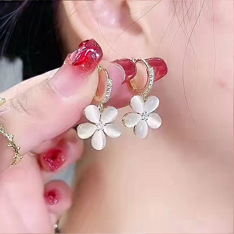 Pendientes de flor de ópalo de alta calidad de lujo ligero coreano 2022 nuevos aretes de hebilla de oreja de todo fósforo de temperamento de nicho de moda