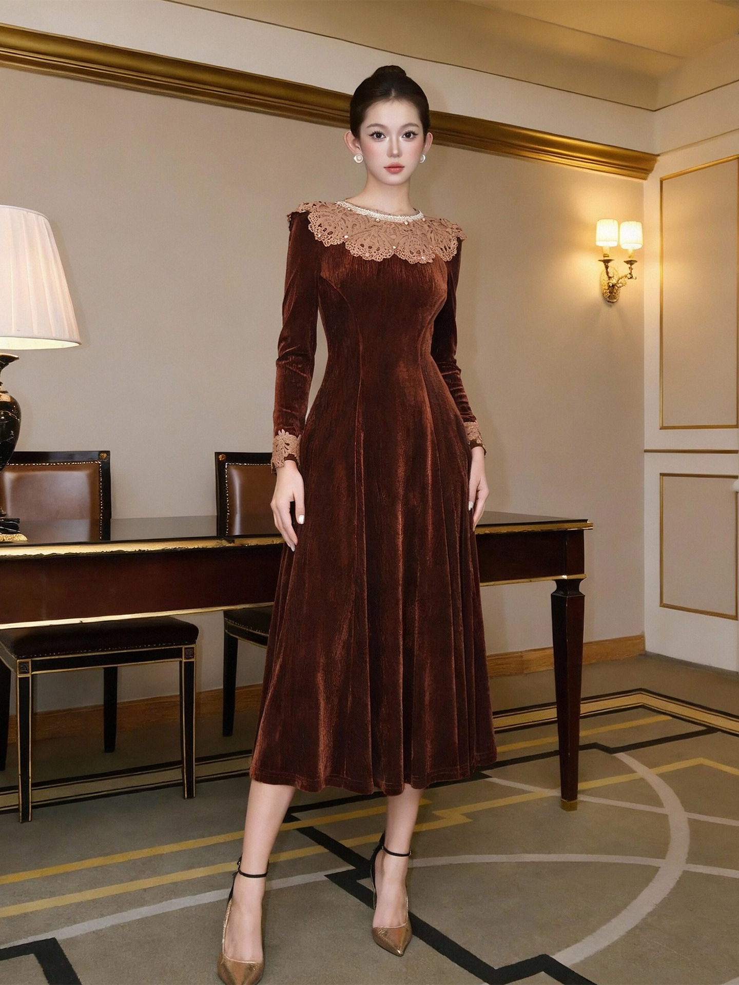 Váy nhung maxi nữ cổ tròn đính ngọc thắt eo dáng dài — màu nâu
