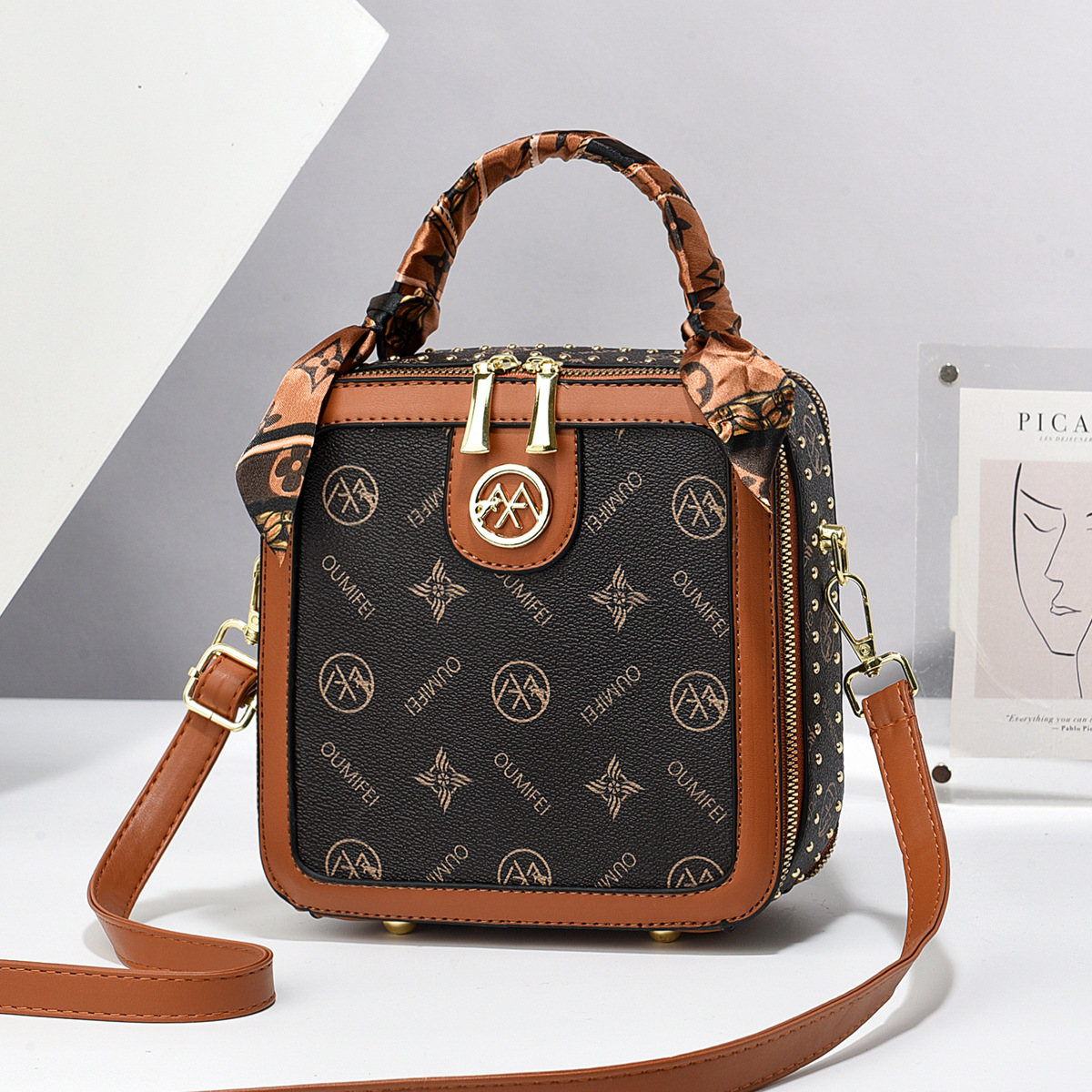 Nuevo bolso portátil Versión coreana de la textura de un solo hombro liso bolso diagonal moda femenina bolso de comercio exterior fabricante femenino 2025