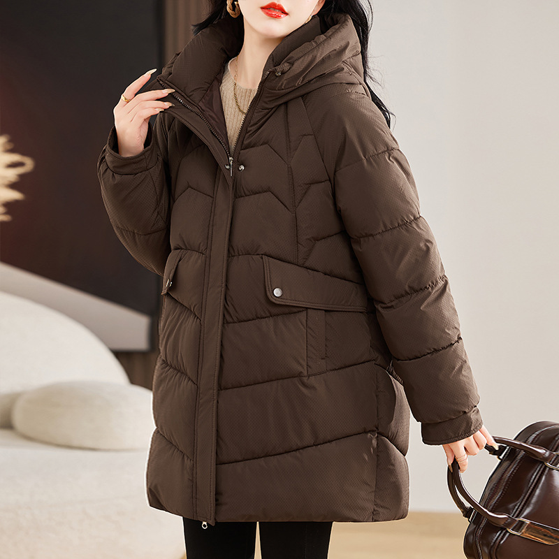 Invierno 2024 nueva ropa de algodón para damas pequeña ropa de algodón de moda suelta chaqueta de algodón gruesa media y larga chaqueta de algodón
