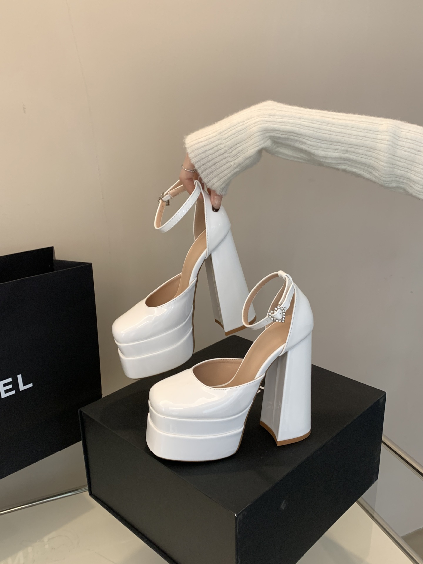 Sandal cao gót nữ mũi vuông quai ngang khóa kim cương gót 14 cm — Màu đen chi tiết 16