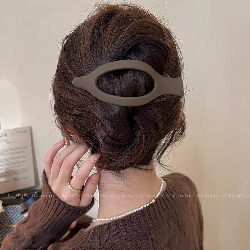 後頭部にツイストクリップが付いた新しいスタイルのワンラインヘアクリップ、軽い高級感と高級感のあるヘアクリップ、女性用のアヒルのくちばしクリップヘッドドレス|undefined