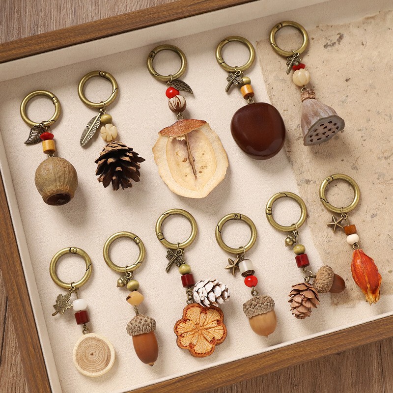 Natural Lotus Pod Fruit Vintage Style Bag Pendant Handmade Bodhi Seed Keychain New Chinese Style Artistic Bag Ornament Natural Lotus Pod Fruit Vintage Style Bag Pendant Handmade Bodhi Seed Keychain New Chinese Style Artistic Bag Ornament