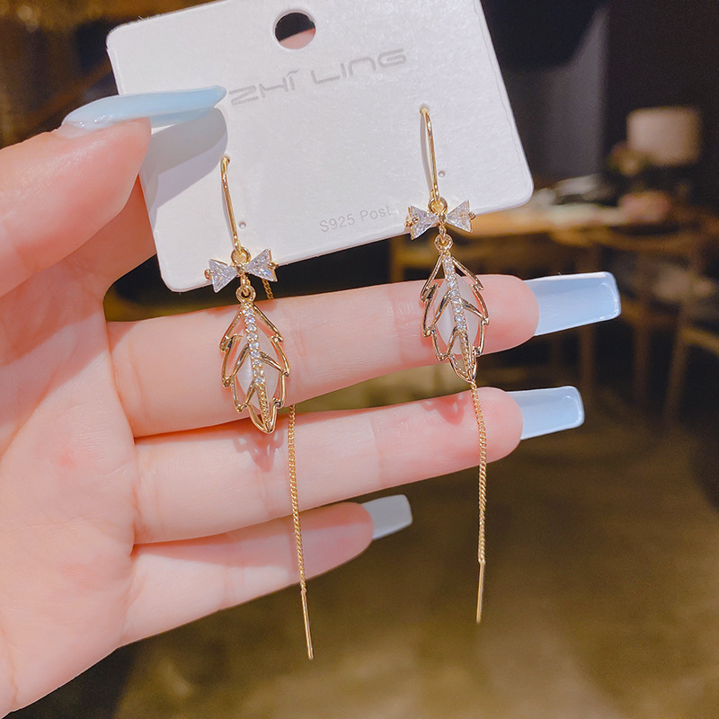 2022 New Leaf Tassel Pendant Earrings display picture 2