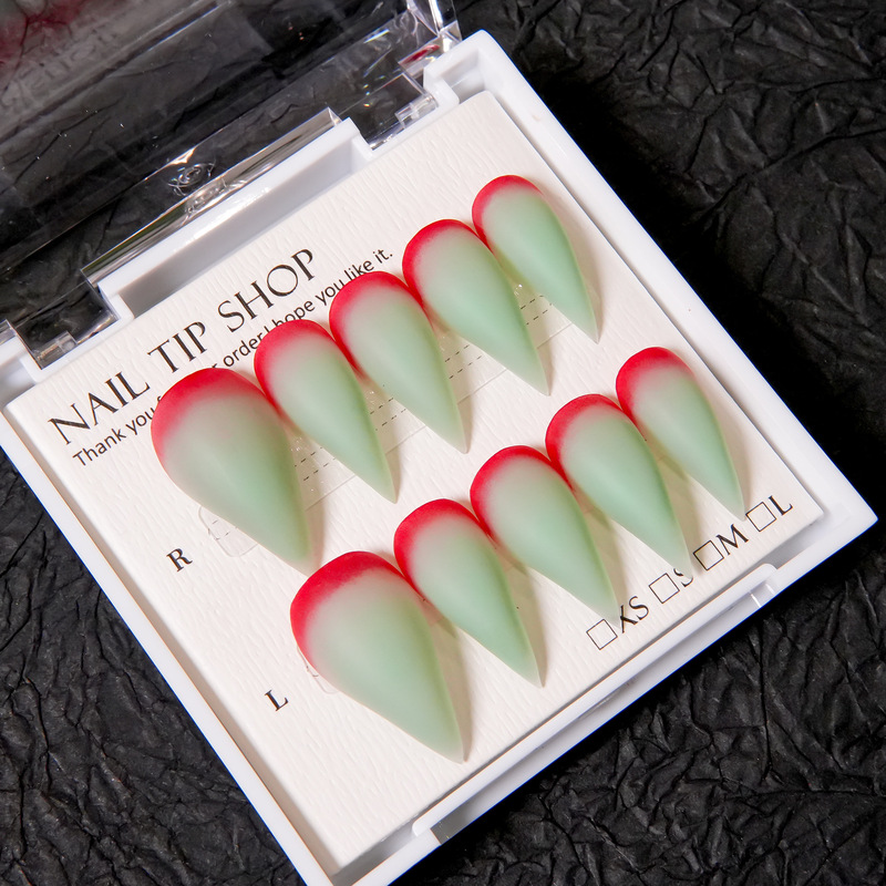European and American style color-blocking red and green gradient dragon claw press-on nails, matte finish, unique sweet and cool style, handmade fake nails European and American style color-blocking red and green gradient dragon claw press-on nails, matte finish, unique sweet and cool style, handmade fake nails