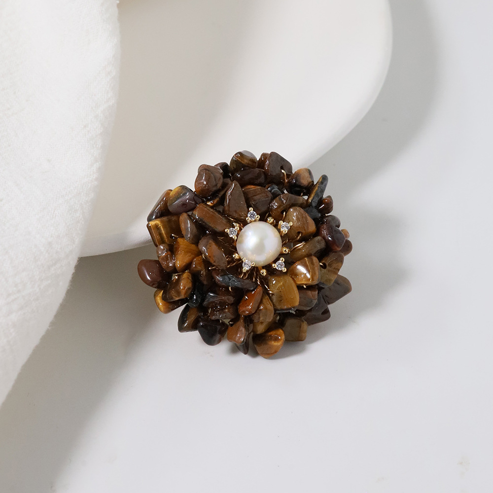 Broche de moda medieval nicho flores retro flores de perlas flores de pecho lujo ligero de alto nivel sensación de fragancia broche de viento mujer image 4