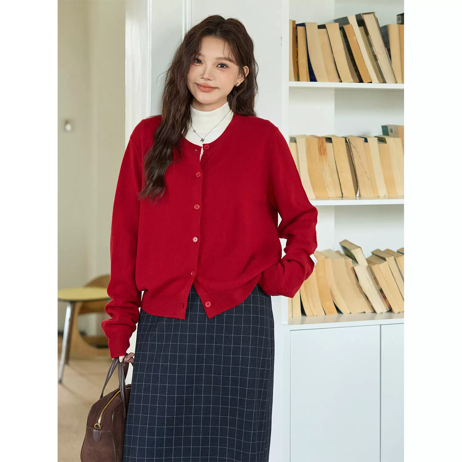 大码女装宽松休闲复古羊毛圆领开衫秋冬百搭时尚外套带白标针织衫