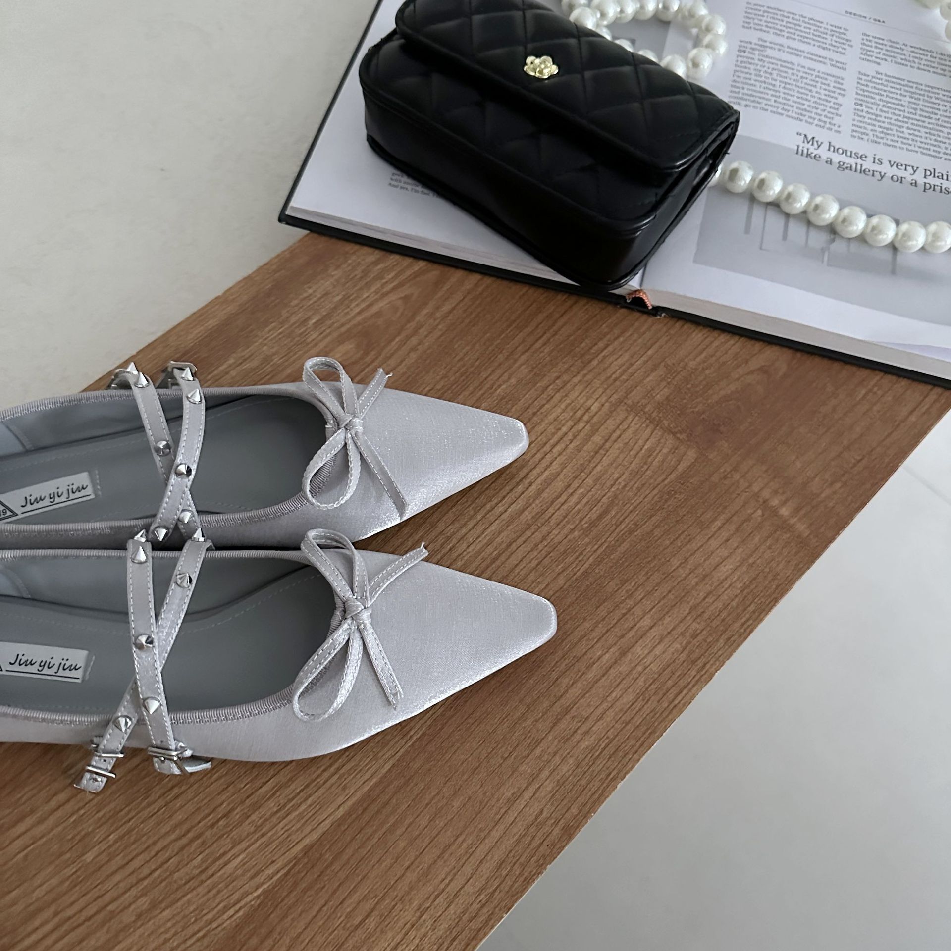 2024 Stagione primaverile e autunnale Nuovo arco, testa appuntita, bocca poco profonda, un gradino, superficie di seta rivettata, elegante piatto piccolo_voghion.com