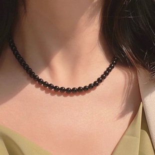 Niche Designer Personalized Black Onyx Clavicle Chain Acacia Bean Buckle Style Necklace Black Classic Fashion Chalcedony