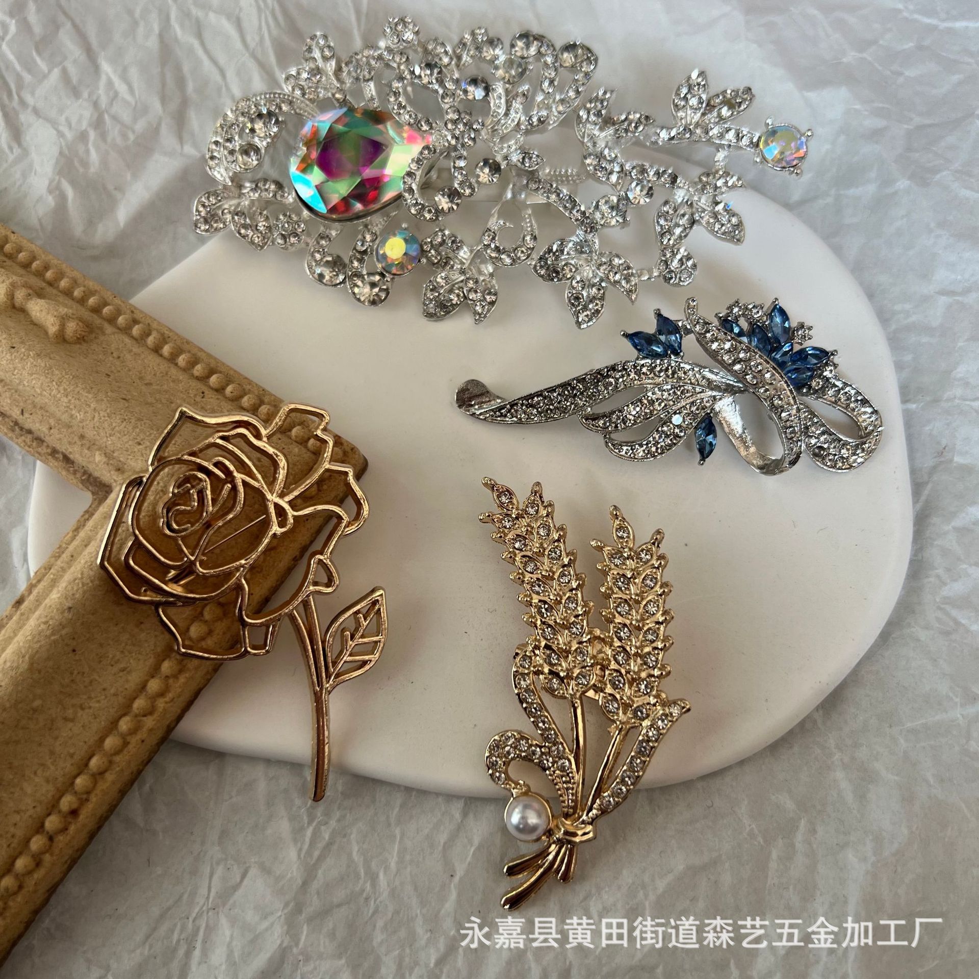 Brooch, Elegant Flowers and Leaves, Anti-Exposure Pin, High-End Corsage, Women's Suit, Fixed Collar, Clothing Accessories