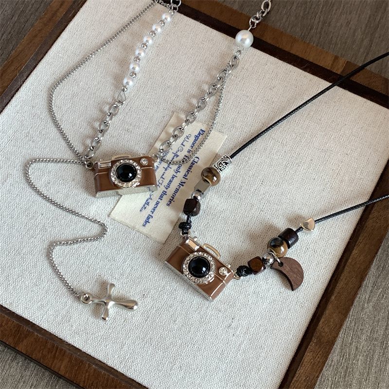 Vintage Brown Camera Pearl Necklace Women's Light Luxury Niche Design All-match Unique Distinctive Long Chain Woolen Chain Accessories Vintage Brown Camera Pearl Necklace Women's Light Luxury Niche Design All-match Unique Distinctive Long Chain Woolen Chain Accessories