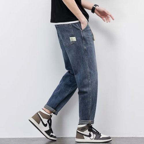 Slim-fit straight-leg men's jeans for spring and summer, Korean-style, loose and comfortable with a slight flare, versatile and trendy casual pants.