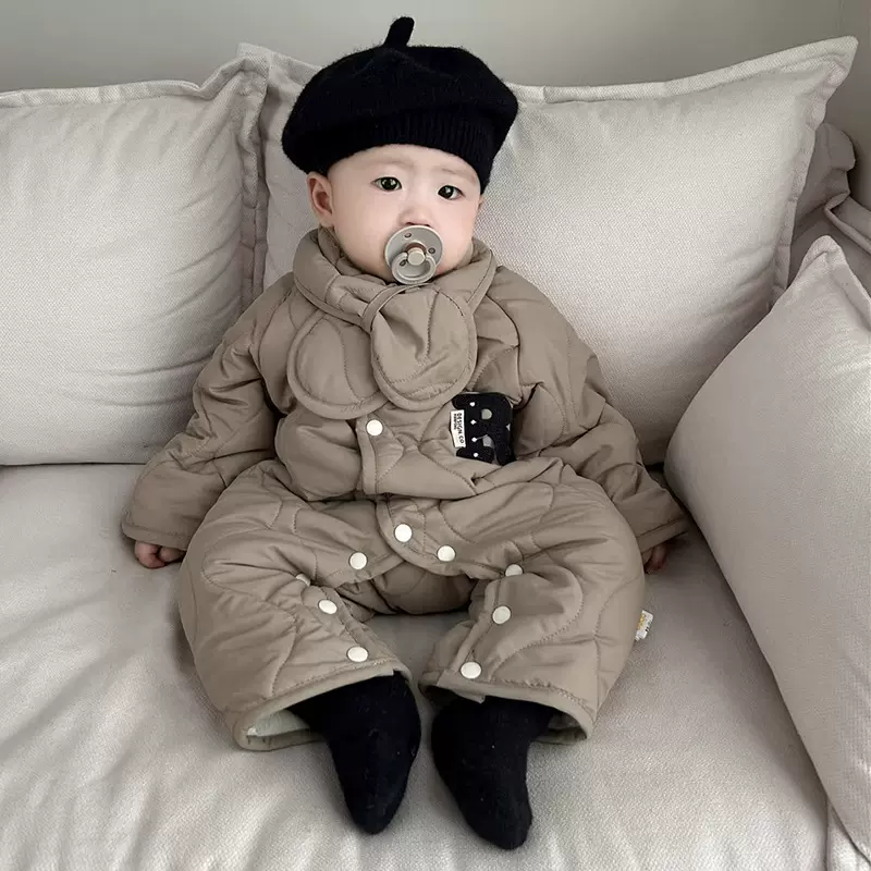 婴儿连体衣秋冬加厚保暖男宝宝外出棉服韩版冬装送围巾宝宝爬爬服