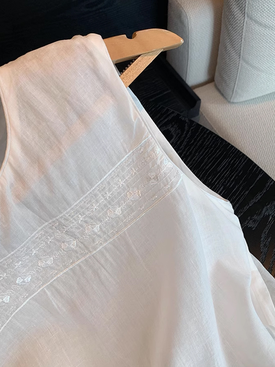 Áo hai dây nữ trắng thêu hoa chắp vá phong cách lỏng lẻo mặc ngoài vest — màu trắng