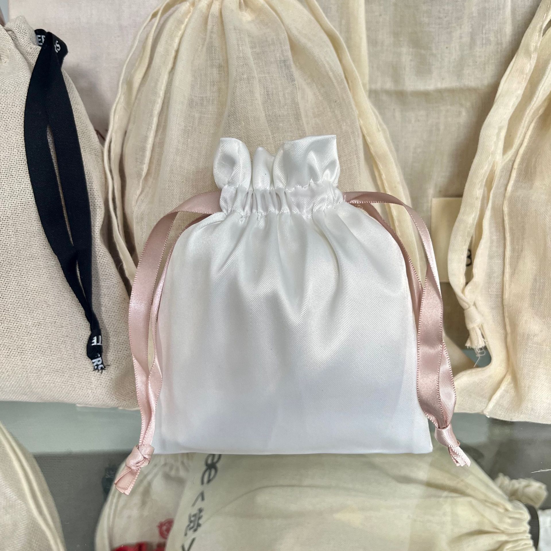 白色小号仿真丝束口袋创意纪念品夜视镜体验装包装袋礼品袋色丁袋