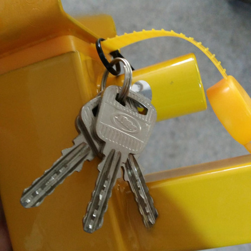 Factory direct sales car tire lock, thickened horn lock, wheel lock, tiger clamp parking space lock, clamp lock 