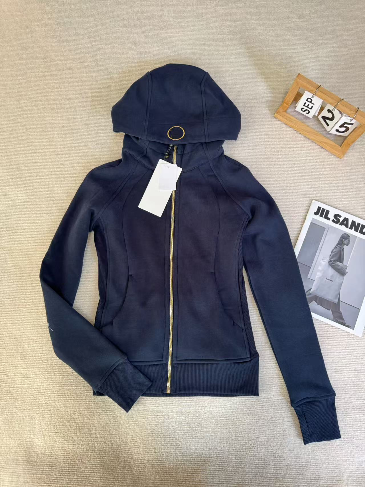 Navy blue [gold label]