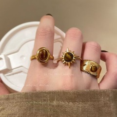 金色の太陽の花の虎の目の石の指輪の女性の2025の新型の爆発の高級感の指輪の大衆は独特な指輪を設計します。