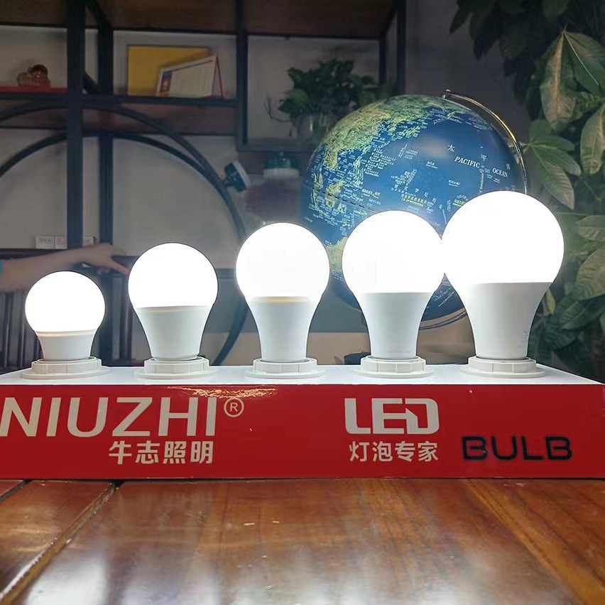 Bombillas LED de rosca para uso doméstico, bombillas LED E27, fabricante de bombillas al por mayor, bombillas tipo A súper brillantes de bajo consumo.