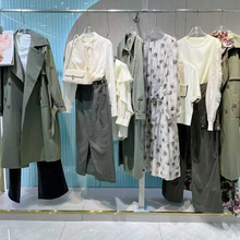 25秋款依目了然时尚优雅风连衣裙针织毛衣上衣裤裙实体店直播尾货