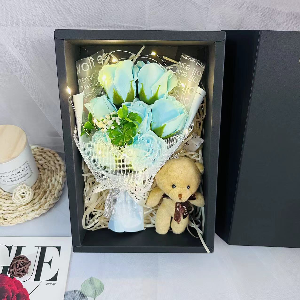 Weihnachtsgeschenk: Rosen-Nelken-Seifenblumenstrauß in Geschenkbox für Freundin/Ehefrau zum Geburtstag, Valentinstag und als Glücksklee-Geschenk_voghion.com