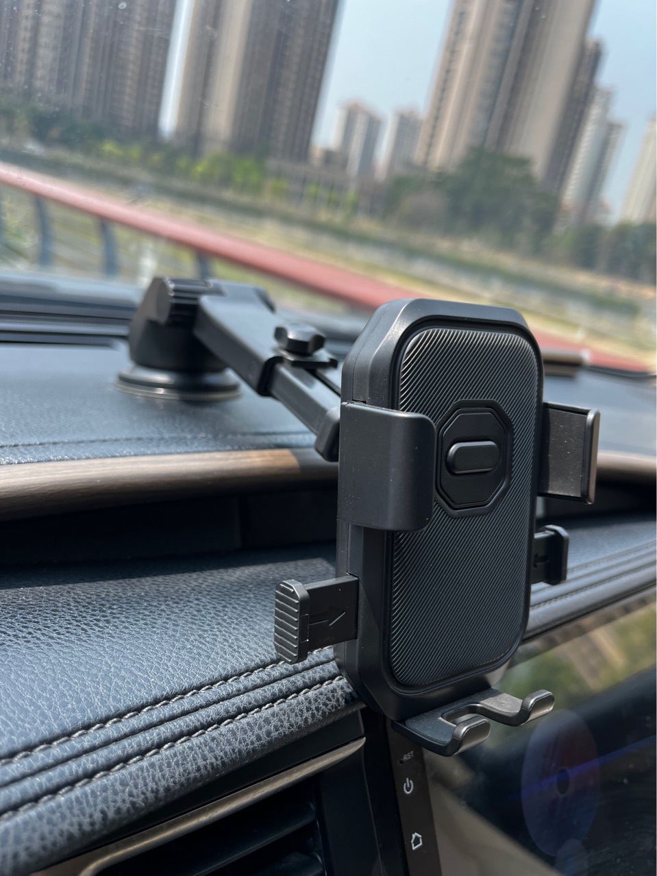 Center Console Retractable Car Phone Holder, Car Air Vent Automatic Lock, Multifunctional Navigation, Suction Cup Type