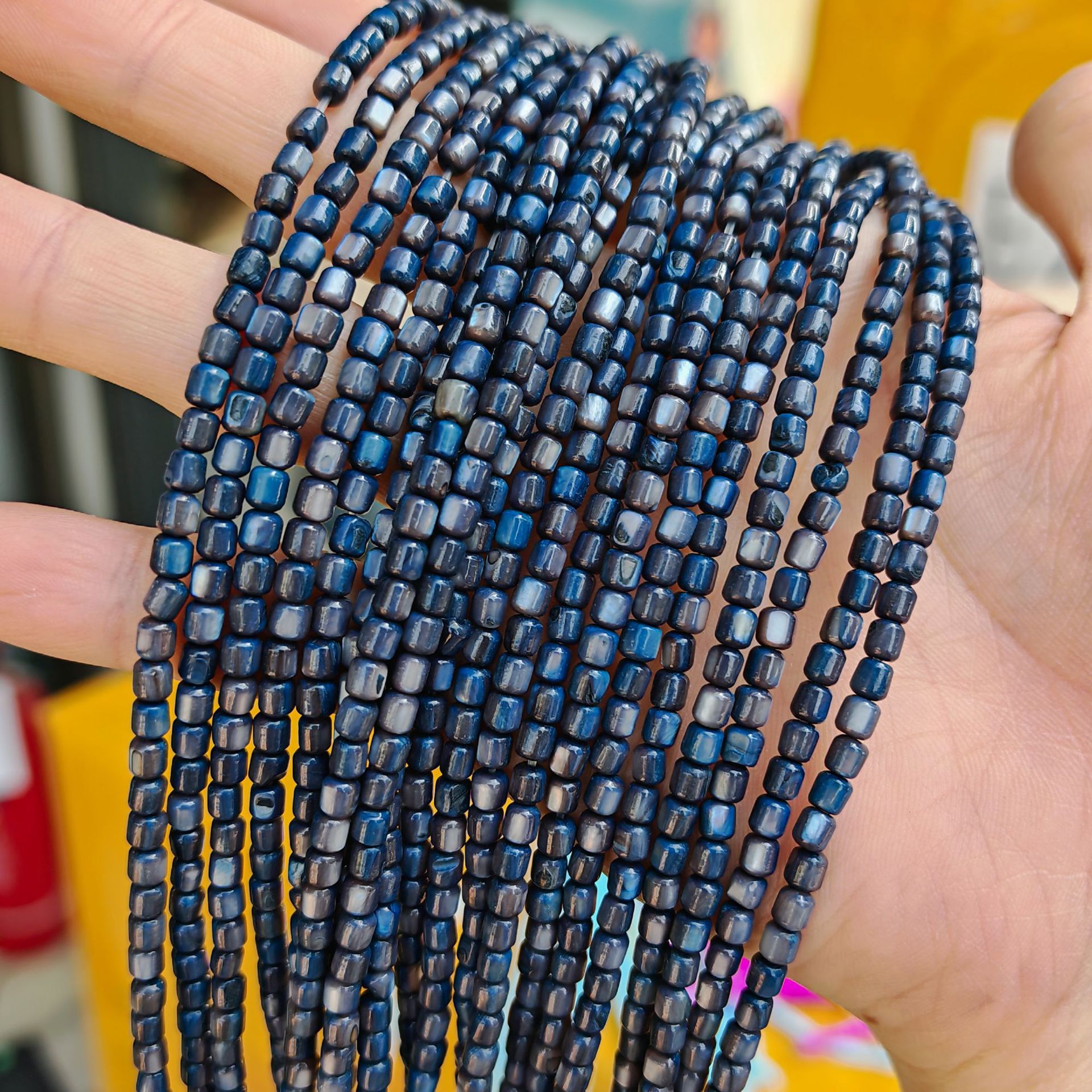 Bebé de agua dulce-azul marino