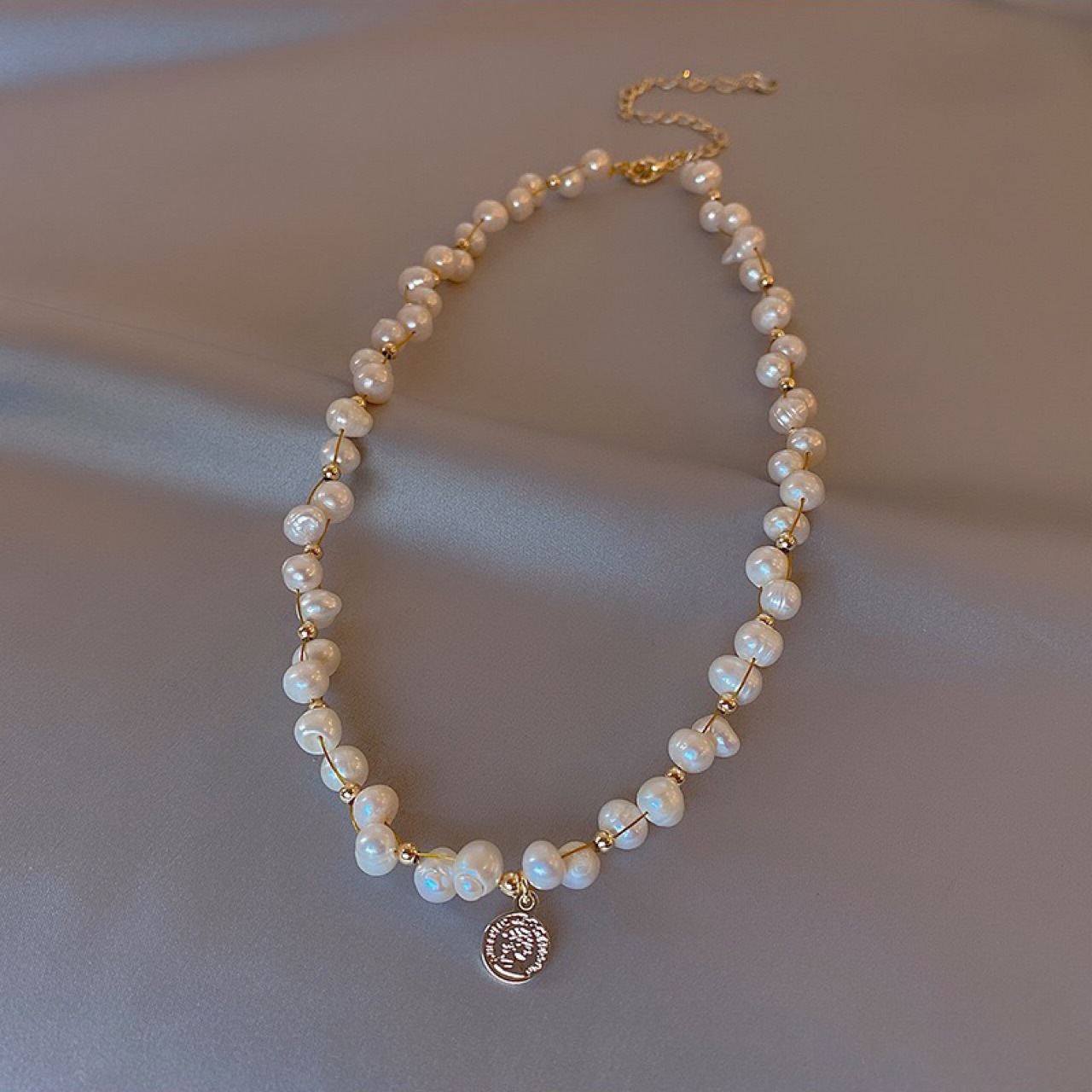 Wavy organic design necklace from pearl