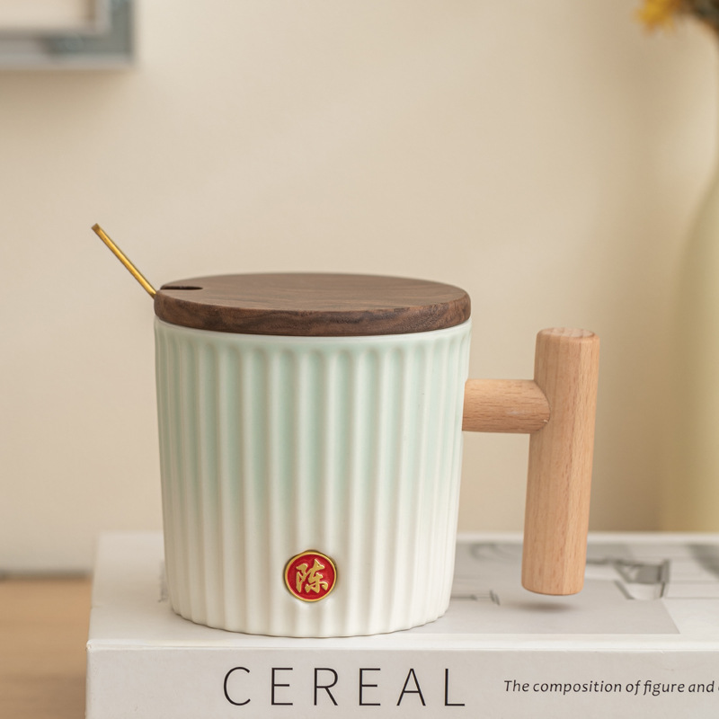 Taza de apellido Taza de agua Taza de cerámica Taza de marca Taza de café Regalo de mano mayorista Nombre de talla LOGO