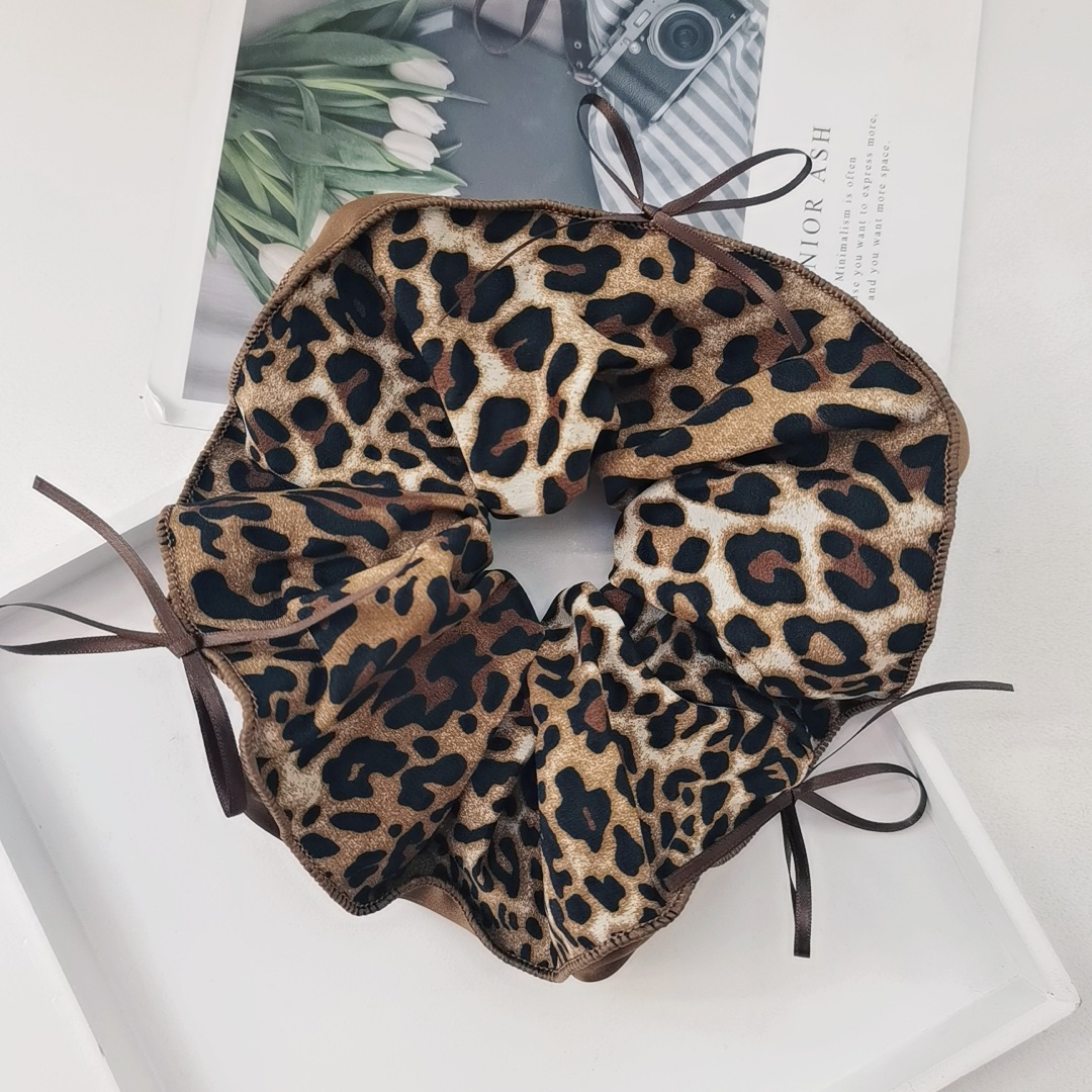 Leopard Print Scrunchie For Hair Buns And Ponytails Retro Style_voghion.com