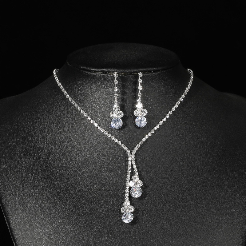 Conjunto de collar y pendientes de novia con strass para boda_voghion.com