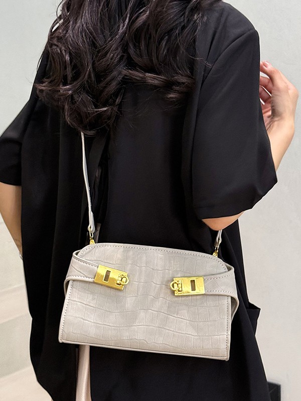 Mochila de hombro de alta textura, brazo arqueado, bolso de hebilla metálica, bolso cuadrado ligero de lujo bajo las axilas, bolso de cartero retro de nicho
