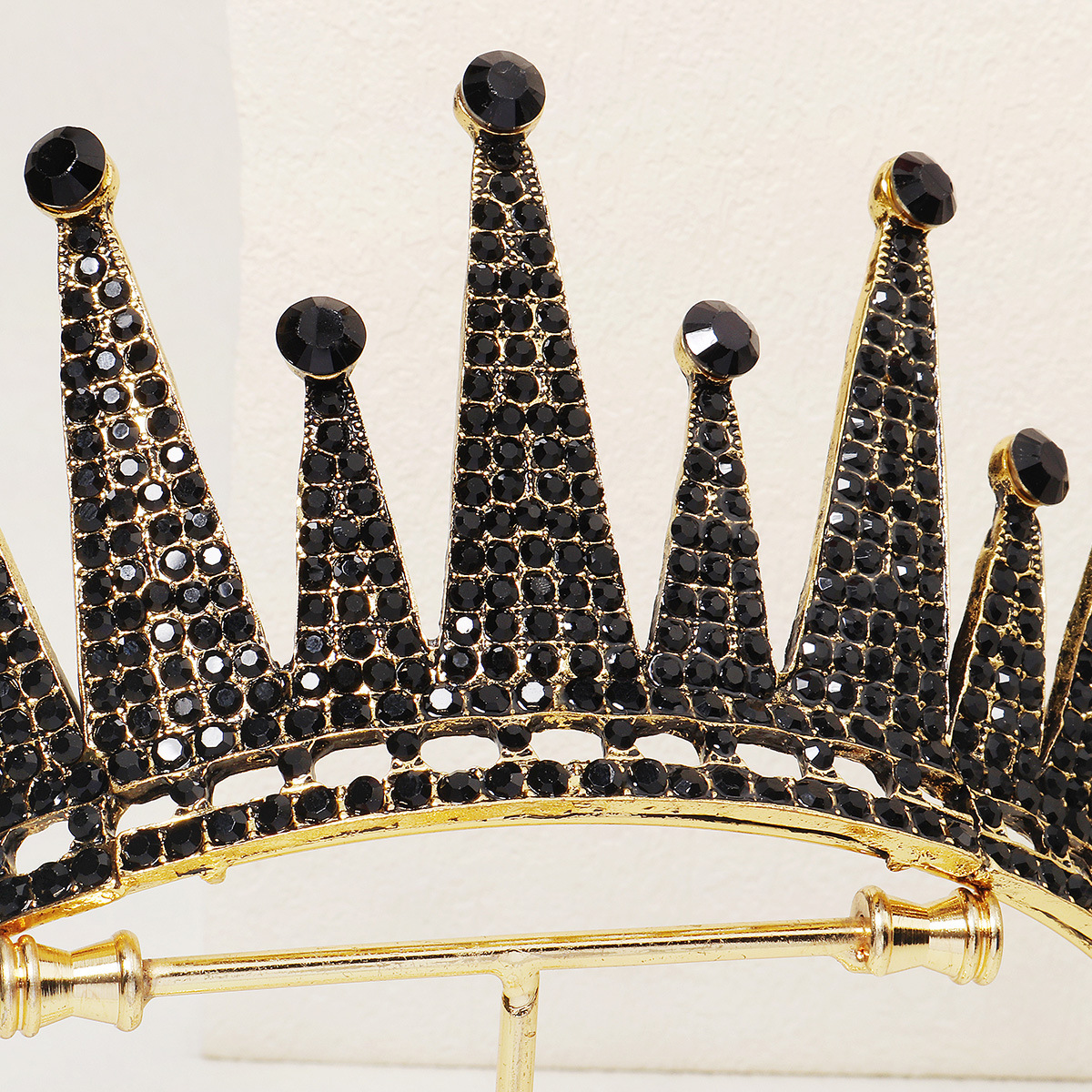 Alloy, Rhinestone Material Crown Pattern Women'S Gender Retro Style Retro Crown Alloy Rhinestone Crown 1 Piece