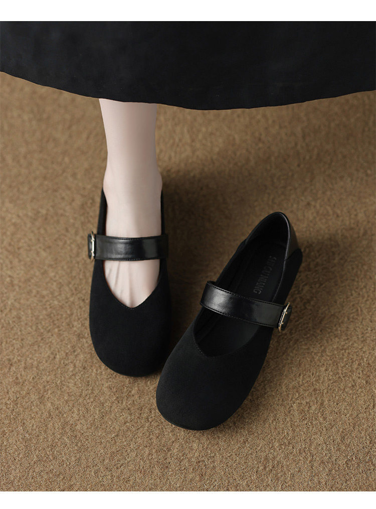 2026 verano retro coreano de color sólido hebilla casual interior de altura retro boca ligera universal zapatos de tacón único