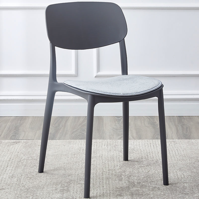 쿠션이있는 회색