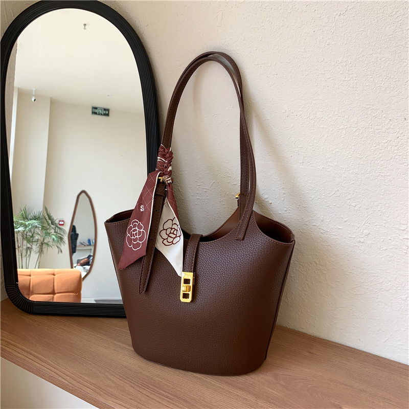Cross-Border 2026 New Commuter Tote Bag Women's Mother Bag with Scarf Shoulder Bag Large Capacity Bucket Bag