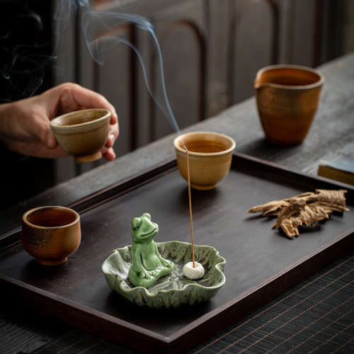 Initiating ceramic Zen meditation frog incense stick upright double hole incense holder amazon best-selling Zen refreshing incense holder