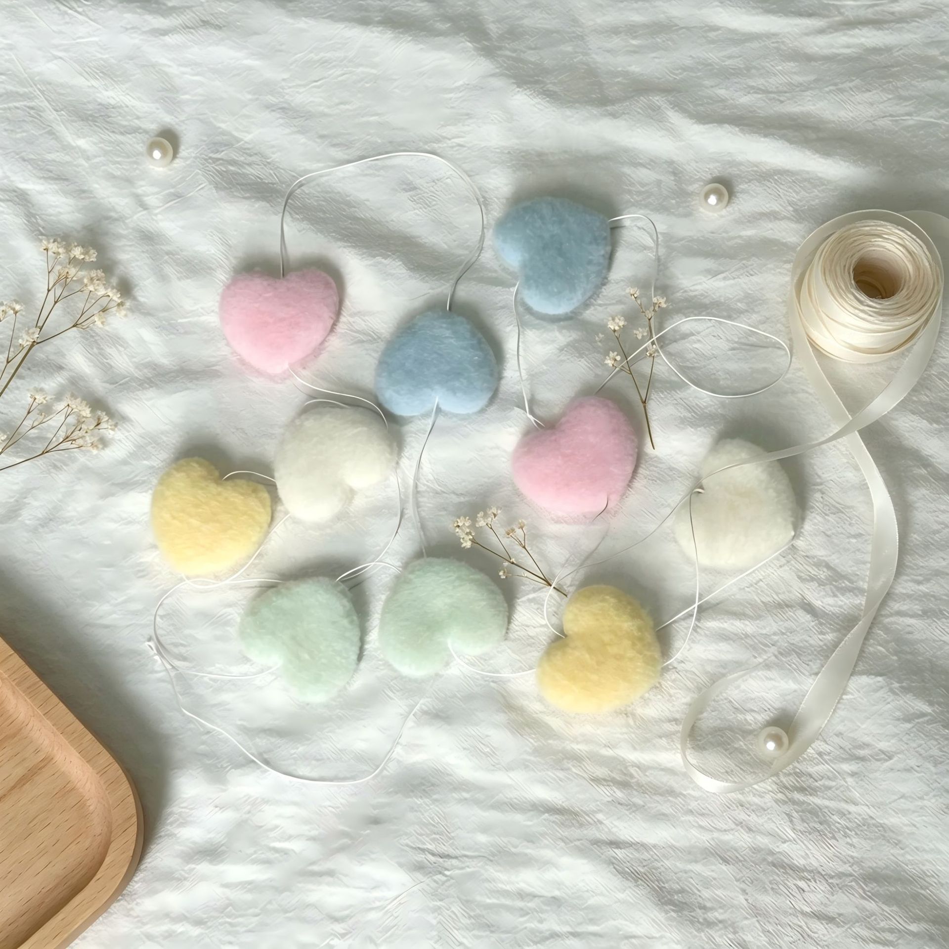 10 heart-shaped pendants with a diameter of 5cm for hanging