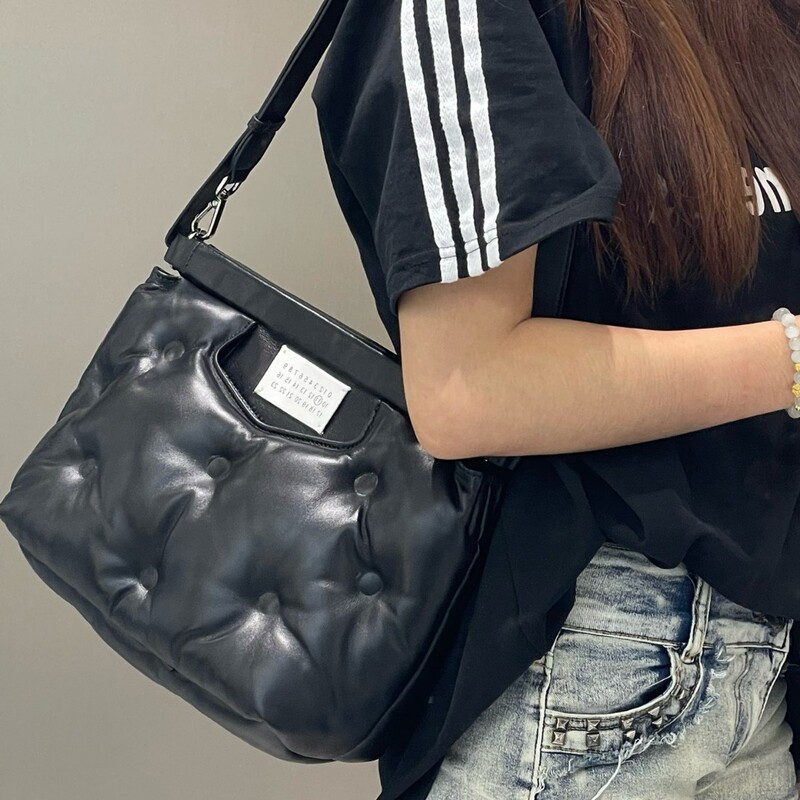 Sheepskin Niche Design Personalized down Cloud Bag Space Cotton Pillow Bag Soft Leather Crossbody Bag for Men and Women Lazy Style