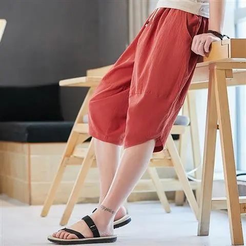 Pantalones cortos, pantalones cortos de lino, pantalones de playa con bordado de carpa suelta de estilo chino para hombres, pantalones de harén de pierna ancha de tendencia, pantalones de linterna