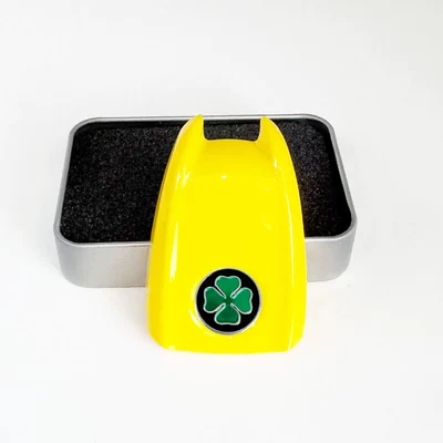 Car logo – Alfa Romeo Giulia Modified Original - four-leaf-clover-bright-yellow-back-cover
