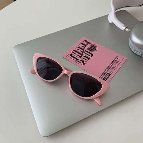 South Korean niche high-end retro cat-eye pink sunglasses for women, sunscreen, face slimming, unisex sun glasses