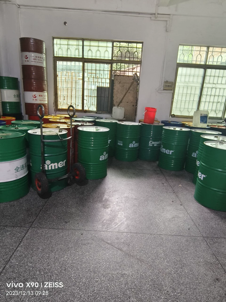 Ближайшие установки для переработки отработанного масла: компрессорное масло, вакуумный насос, масло для литья под давлением, гидравлическое масло.