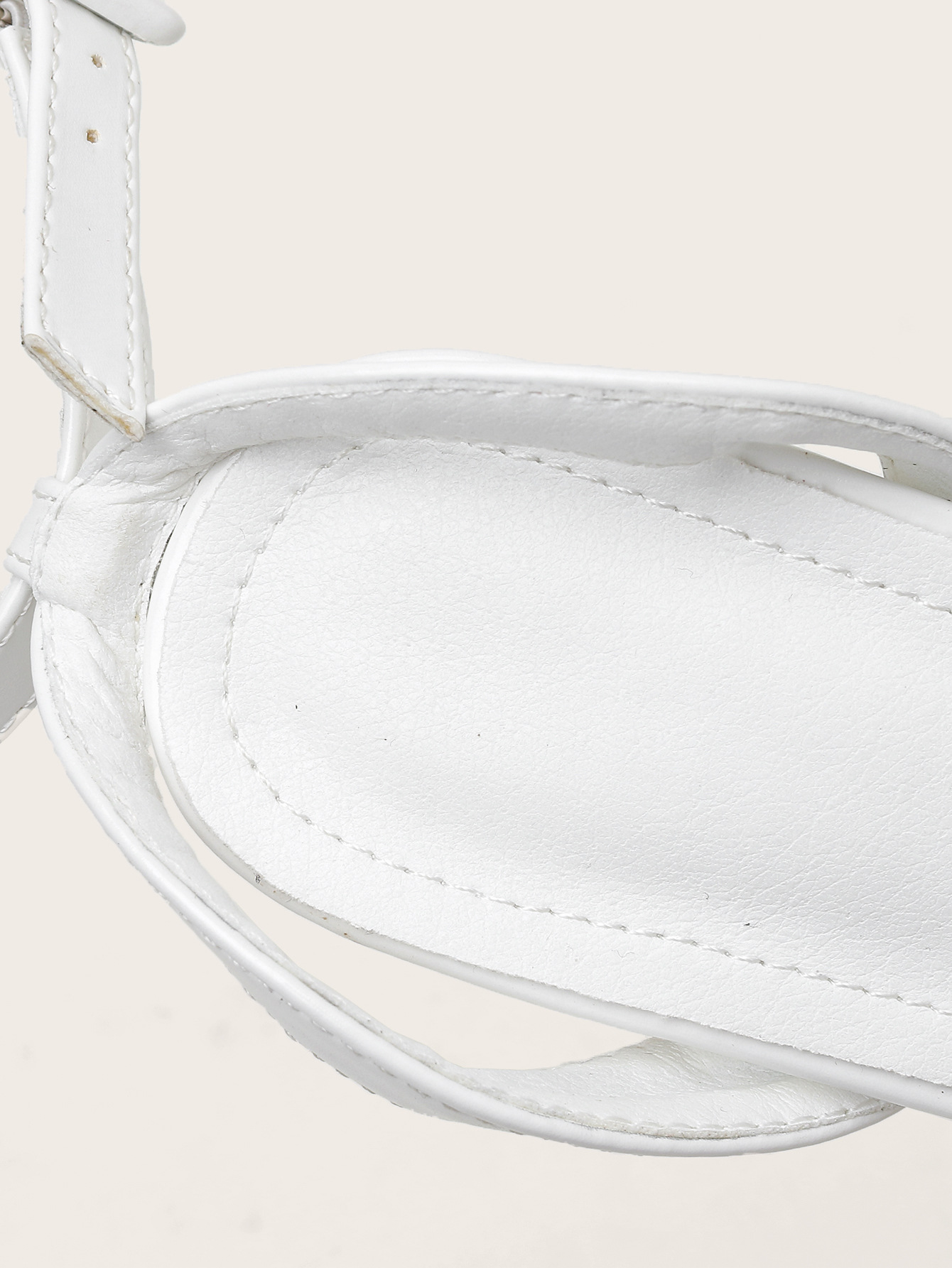 Sandalias de tacón de aguja con cabeza cuadrada y cinta con hebilla de cinturón de una palabra NSGXL117069