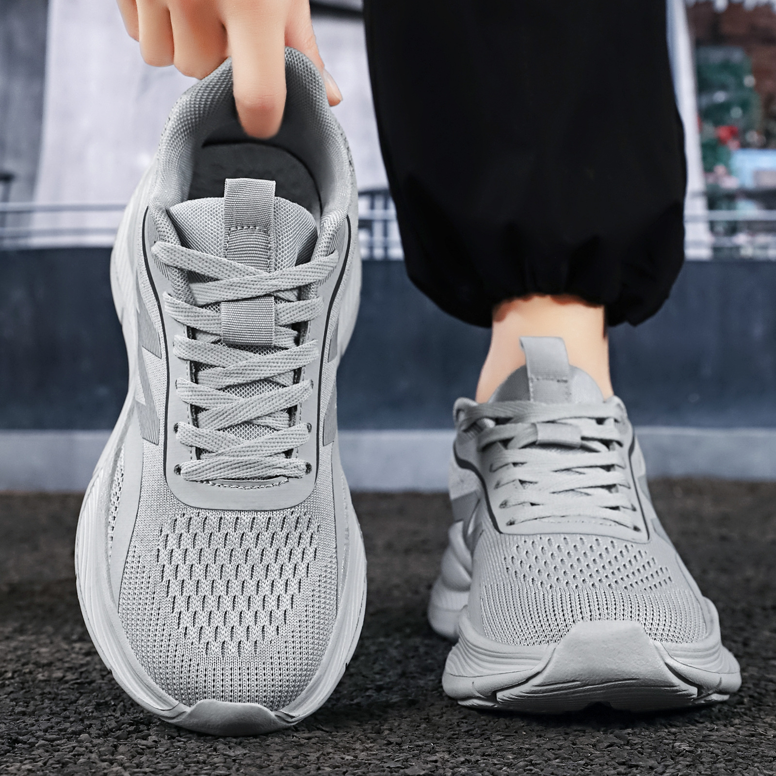 Zapatos de primavera para hombres zapatos deportivos ligeros para hombres zapatos casuales de color sólido en stock al por mayor zapatos de correr transpirables zapatos de red