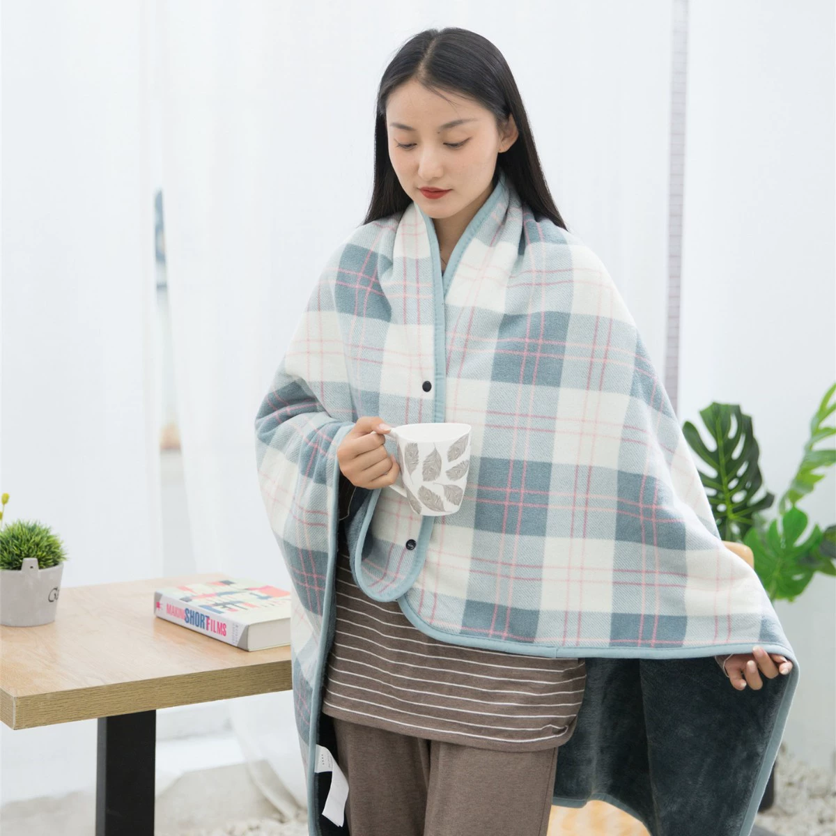 Multifunctional flannel duvet, soft cloak