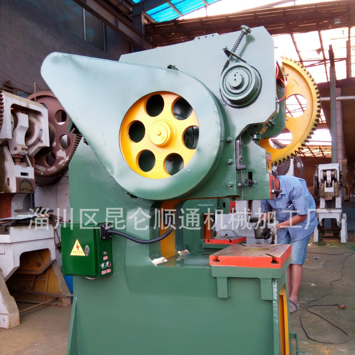 顺通生产供应25吨深喉口脚踏电动小型冲床冲孔机价优厂家供应