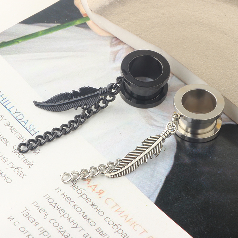 Pointed titanium steel lip stud product view