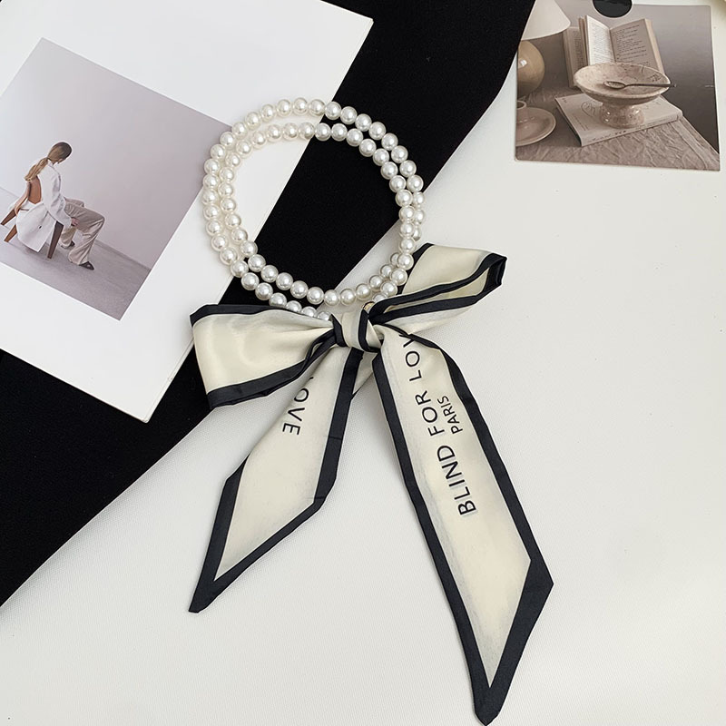 Pequeña bufandas para mujeres de verano 2025 collar de perlas retrógrado francés con bufandas de seda collar decoración clavícula variable correa