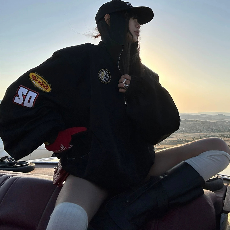 High-quality black retro American baseball jacket for women, suitable for spring and autumn, with a loose fit, embroidered patches, and a casual, biker-style design; also available in a boyfriend style for men High-quality black retro American baseball jacket for women, suitable for spring and autumn, with a loose fit, embroidered patches, and a casual, biker-style design; also available in a boyfriend style for men